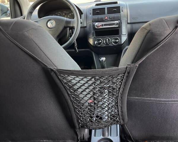 Серый Фольксваген Поло, объемом двигателя 1.4 л и пробегом 237 тыс. км за 4600 $, фото 39 на Automoto.ua