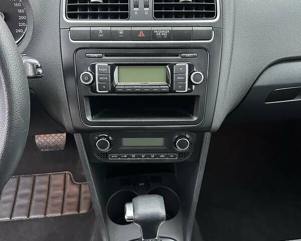 Серый Фольксваген Поло, объемом двигателя 1.6 л и пробегом 177 тыс. км за 8650 $, фото 25 на Automoto.ua