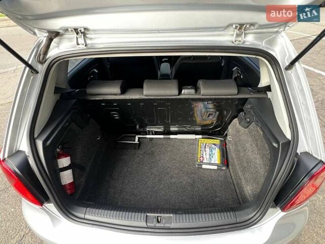 Сірий Фольксваген Поло, об'ємом двигуна 1.39 л та пробігом 245 тис. км за 6000 $, фото 19 на Automoto.ua