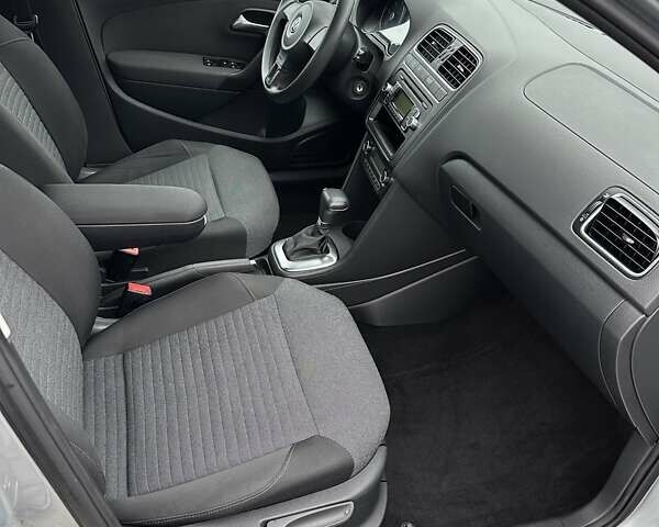 Серый Фольксваген Поло, объемом двигателя 1.6 л и пробегом 177 тыс. км за 8650 $, фото 21 на Automoto.ua