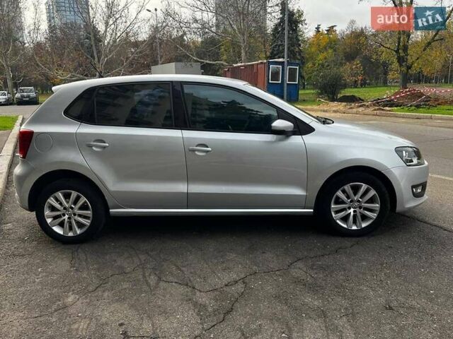 Сірий Фольксваген Поло, об'ємом двигуна 1.39 л та пробігом 245 тис. км за 6000 $, фото 5 на Automoto.ua