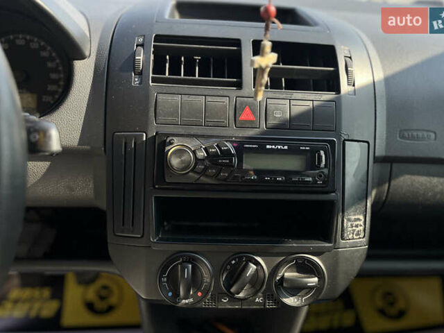 Серый Фольксваген Поло, объемом двигателя 1.2 л и пробегом 190 тыс. км за 5000 $, фото 16 на Automoto.ua