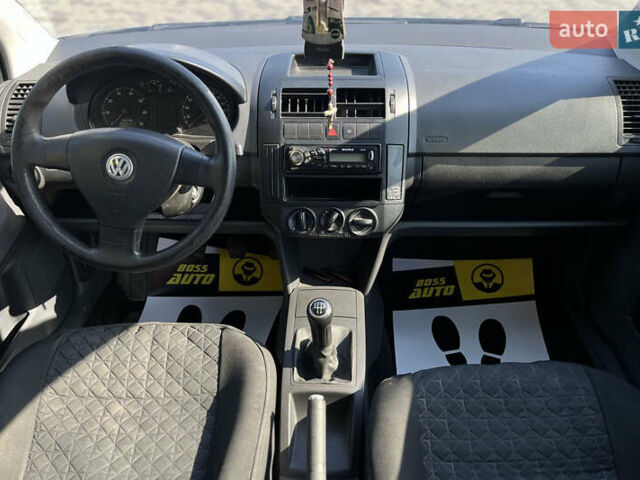 Серый Фольксваген Поло, объемом двигателя 1.2 л и пробегом 190 тыс. км за 5000 $, фото 8 на Automoto.ua