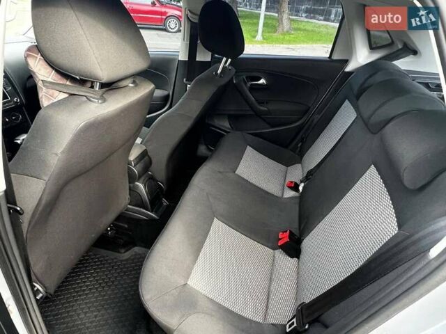 Сірий Фольксваген Поло, об'ємом двигуна 1.39 л та пробігом 245 тис. км за 6000 $, фото 15 на Automoto.ua