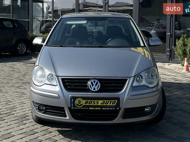 Серый Фольксваген Поло, объемом двигателя 1.2 л и пробегом 190 тыс. км за 5000 $, фото 1 на Automoto.ua