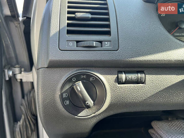 Серый Фольксваген Поло, объемом двигателя 1.2 л и пробегом 190 тыс. км за 5000 $, фото 18 на Automoto.ua