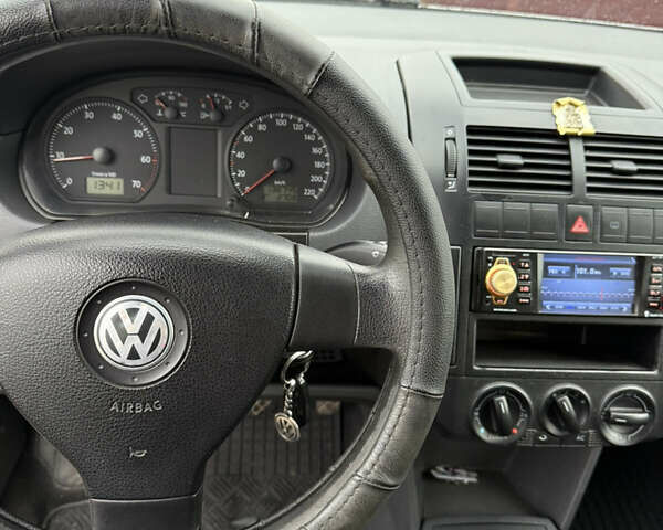 Сірий Фольксваген Поло, об'ємом двигуна 1.39 л та пробігом 139 тис. км за 5100 $, фото 7 на Automoto.ua