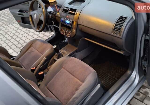 Серый Фольксваген Поло, объемом двигателя 1.2 л и пробегом 191 тыс. км за 4350 $, фото 19 на Automoto.ua