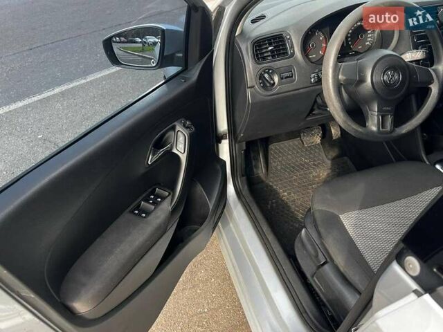 Сірий Фольксваген Поло, об'ємом двигуна 1.39 л та пробігом 245 тис. км за 6000 $, фото 12 на Automoto.ua