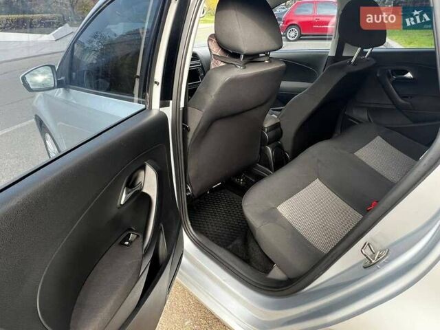 Сірий Фольксваген Поло, об'ємом двигуна 1.39 л та пробігом 245 тис. км за 6000 $, фото 13 на Automoto.ua