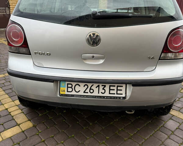 Сірий Фольксваген Поло, об'ємом двигуна 1.39 л та пробігом 139 тис. км за 5100 $, фото 5 на Automoto.ua
