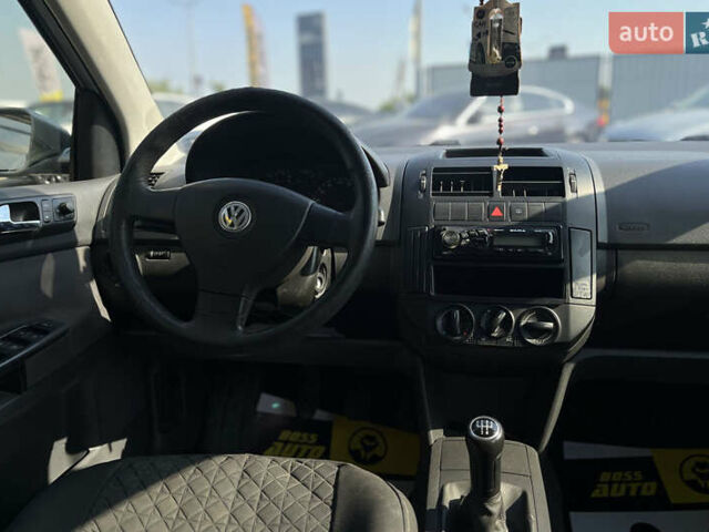 Серый Фольксваген Поло, объемом двигателя 1.2 л и пробегом 190 тыс. км за 5000 $, фото 9 на Automoto.ua