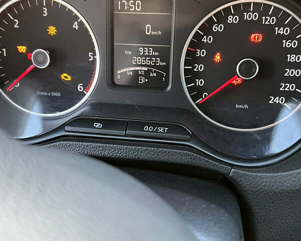 Серый Фольксваген Поло, объемом двигателя 1.6 л и пробегом 286 тыс. км за 3500 $, фото 15 на Automoto.ua