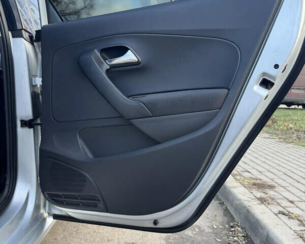 Серый Фольксваген Поло, объемом двигателя 1.39 л и пробегом 243 тыс. км за 6500 $, фото 16 на Automoto.ua