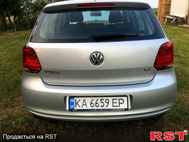Серый Фольксваген Поло, объемом двигателя 1.4 л и пробегом 226 тыс. км за 7000 $, фото 4 на Automoto.ua