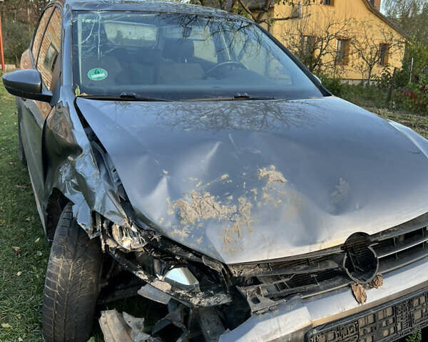 Серый Фольксваген Поло, объемом двигателя 1.6 л и пробегом 286 тыс. км за 3500 $, фото 1 на Automoto.ua