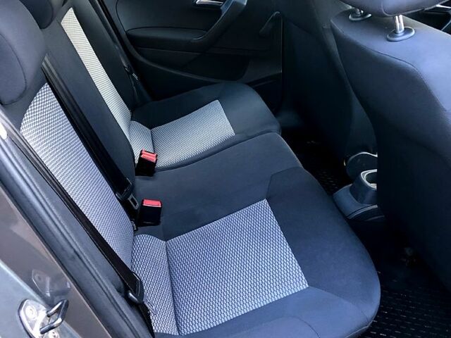 Серый Фольксваген Поло, объемом двигателя 1.6 л и пробегом 165 тыс. км за 7000 $, фото 7 на Automoto.ua