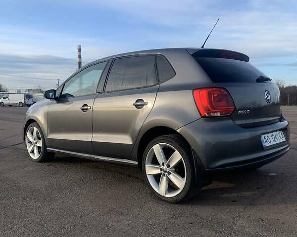 Серый Фольксваген Поло, объемом двигателя 1.6 л и пробегом 313 тыс. км за 7200 $, фото 2 на Automoto.ua