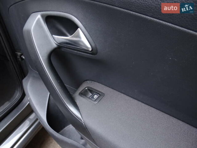 Сірий Фольксваген Поло, об'ємом двигуна 1.2 л та пробігом 277 тис. км за 4500 $, фото 26 на Automoto.ua
