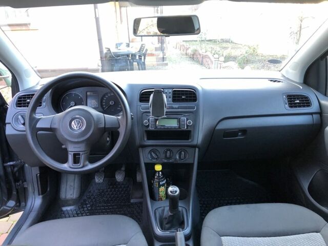 Серый Фольксваген Поло, объемом двигателя 1.6 л и пробегом 165 тыс. км за 7000 $, фото 6 на Automoto.ua