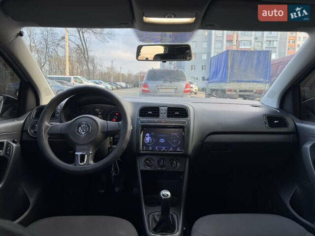 Серый Фольксваген Поло, объемом двигателя 1.39 л и пробегом 243 тыс. км за 6500 $, фото 9 на Automoto.ua