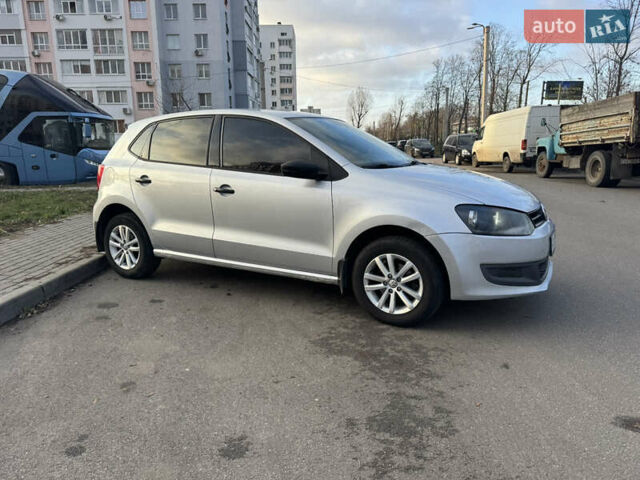 Серый Фольксваген Поло, объемом двигателя 1.39 л и пробегом 243 тыс. км за 6500 $, фото 2 на Automoto.ua