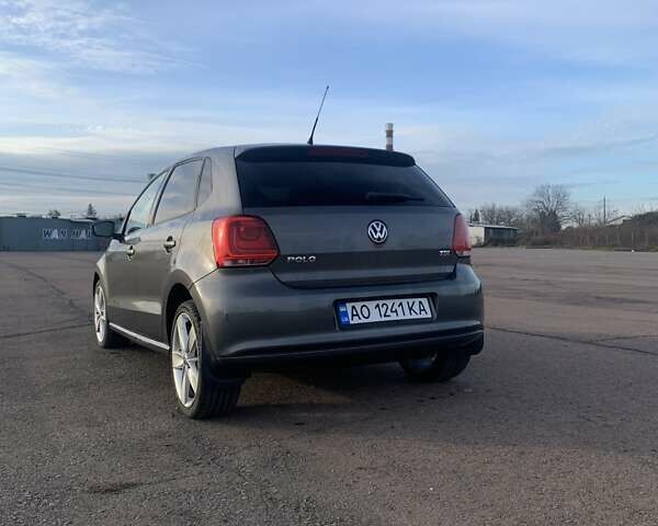 Серый Фольксваген Поло, объемом двигателя 1.6 л и пробегом 313 тыс. км за 7200 $, фото 3 на Automoto.ua