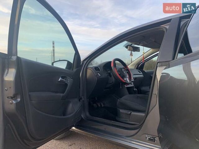 Серый Фольксваген Поло, объемом двигателя 1.6 л и пробегом 313 тыс. км за 7200 $, фото 11 на Automoto.ua