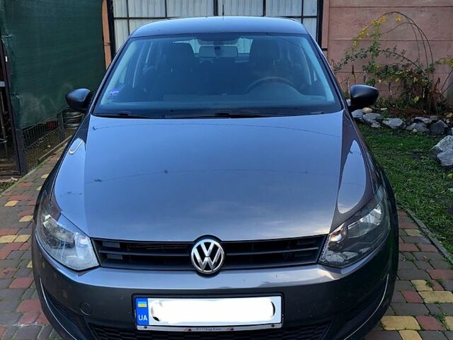 Серый Фольксваген Поло, объемом двигателя 1.6 л и пробегом 165 тыс. км за 7000 $, фото 2 на Automoto.ua