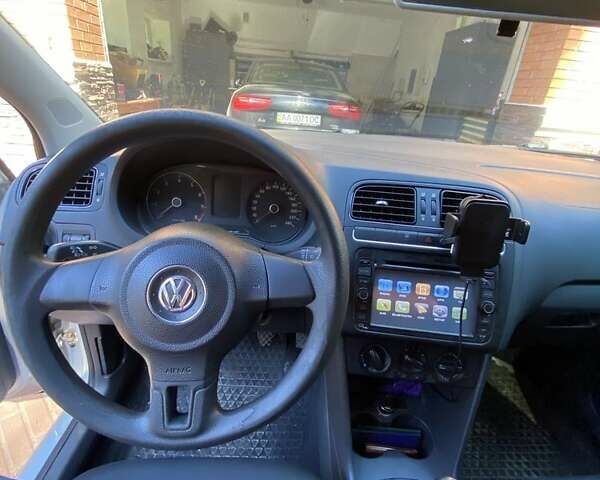 Серый Фольксваген Поло, объемом двигателя 1.4 л и пробегом 274 тыс. км за 4950 $, фото 5 на Automoto.ua