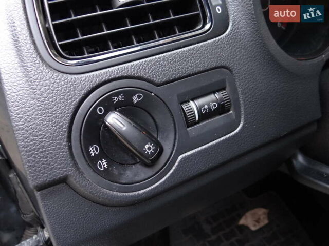 Сірий Фольксваген Поло, об'ємом двигуна 1.2 л та пробігом 277 тис. км за 4500 $, фото 23 на Automoto.ua