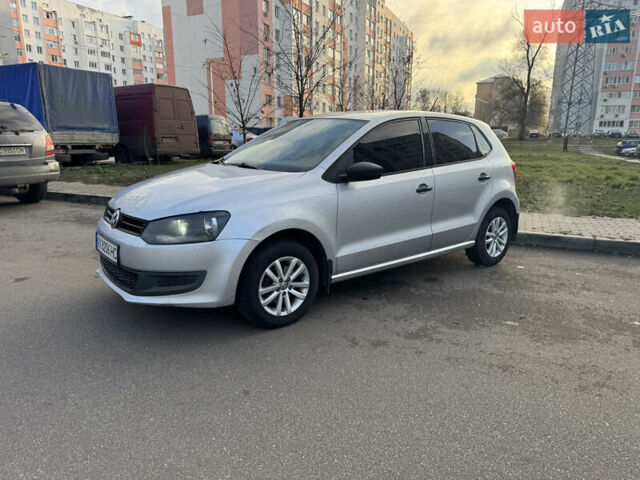 Серый Фольксваген Поло, объемом двигателя 1.39 л и пробегом 243 тыс. км за 6500 $, фото 1 на Automoto.ua