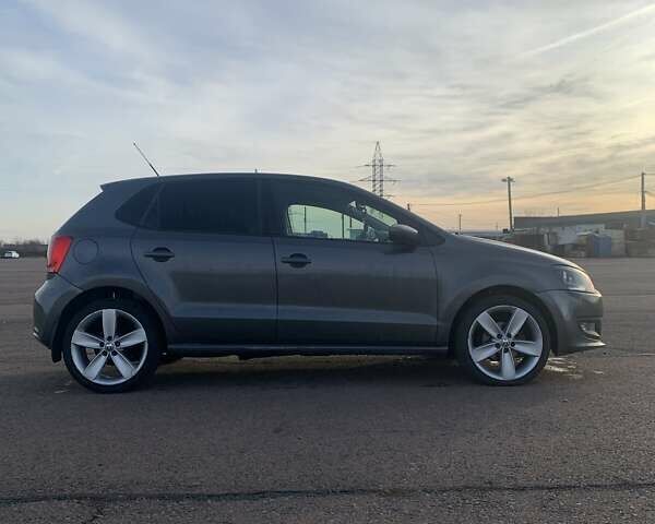 Серый Фольксваген Поло, объемом двигателя 1.6 л и пробегом 313 тыс. км за 7200 $, фото 6 на Automoto.ua