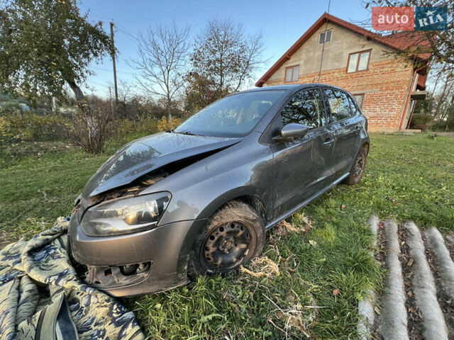 Серый Фольксваген Поло, объемом двигателя 1.6 л и пробегом 286 тыс. км за 3500 $, фото 7 на Automoto.ua