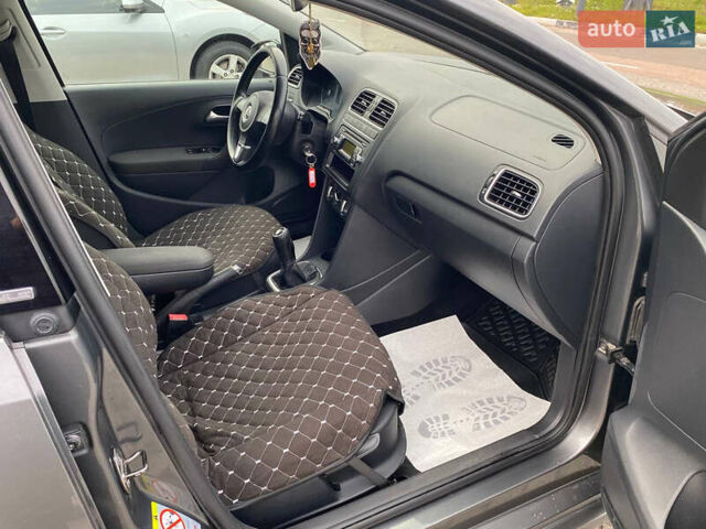 Сірий Фольксваген Поло, об'ємом двигуна 1.2 л та пробігом 250 тис. км за 6300 $, фото 9 на Automoto.ua