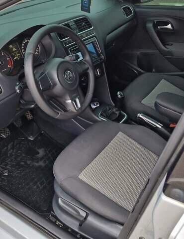 Серый Фольксваген Поло, объемом двигателя 1.2 л и пробегом 210 тыс. км за 6299 $, фото 1 на Automoto.ua