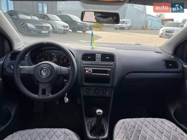 Серый Фольксваген Поло, объемом двигателя 1.4 л и пробегом 195 тыс. км за 6490 $, фото 33 на Automoto.ua