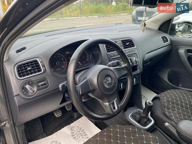 Сірий Фольксваген Поло, об'ємом двигуна 1.2 л та пробігом 250 тис. км за 6300 $, фото 13 на Automoto.ua