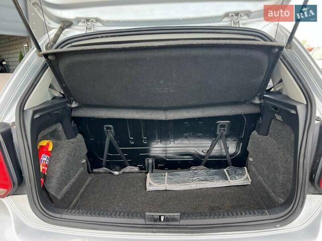 Серый Фольксваген Поло, объемом двигателя 1.4 л и пробегом 195 тыс. км за 6490 $, фото 34 на Automoto.ua