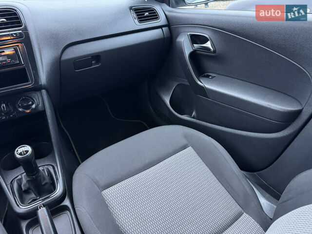 Сірий Фольксваген Поло, об'ємом двигуна 1.6 л та пробігом 165 тис. км за 6550 $, фото 4 на Automoto.ua