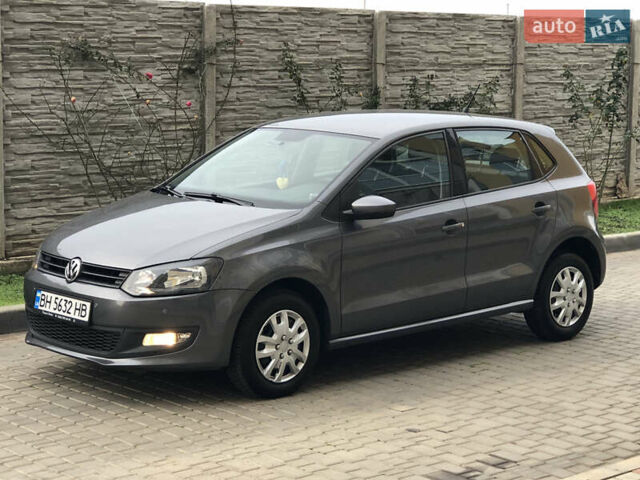 Серый Фольксваген Поло, объемом двигателя 1.39 л и пробегом 146 тыс. км за 7999 $, фото 3 на Automoto.ua