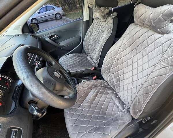 Серый Фольксваген Поло, объемом двигателя 1.39 л и пробегом 195 тыс. км за 6000 $, фото 8 на Automoto.ua