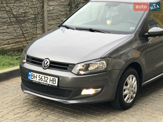 Серый Фольксваген Поло, объемом двигателя 1.39 л и пробегом 146 тыс. км за 7999 $, фото 2 на Automoto.ua