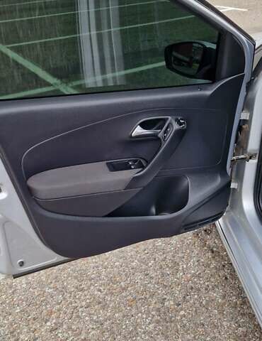 Серый Фольксваген Поло, объемом двигателя 1.2 л и пробегом 210 тыс. км за 6299 $, фото 6 на Automoto.ua