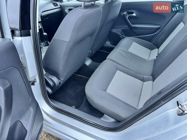 Сірий Фольксваген Поло, об'ємом двигуна 1.6 л та пробігом 165 тис. км за 6550 $, фото 22 на Automoto.ua