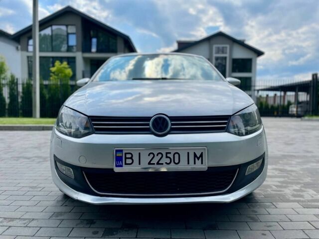 Серый Фольксваген Поло, объемом двигателя 1.2 л и пробегом 238 тыс. км за 5000 $, фото 2 на Automoto.ua