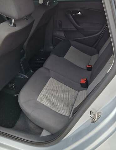 Серый Фольксваген Поло, объемом двигателя 1.2 л и пробегом 210 тыс. км за 6299 $, фото 3 на Automoto.ua