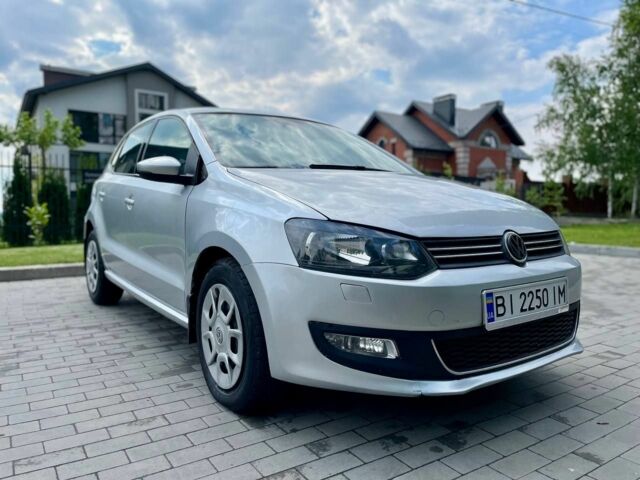 Серый Фольксваген Поло, объемом двигателя 1.2 л и пробегом 238 тыс. км за 5000 $, фото 1 на Automoto.ua