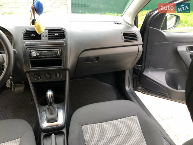 Серый Фольксваген Поло, объемом двигателя 1.39 л и пробегом 146 тыс. км за 7999 $, фото 46 на Automoto.ua