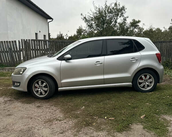 Сірий Фольксваген Поло, об'ємом двигуна 1.2 л та пробігом 255 тис. км за 5600 $, фото 2 на Automoto.ua